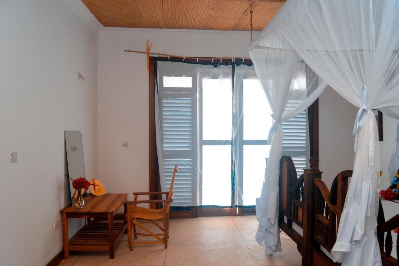 Zanzibar Kusini Beach Bungalows Hotel Кизимкази Екстериор снимка